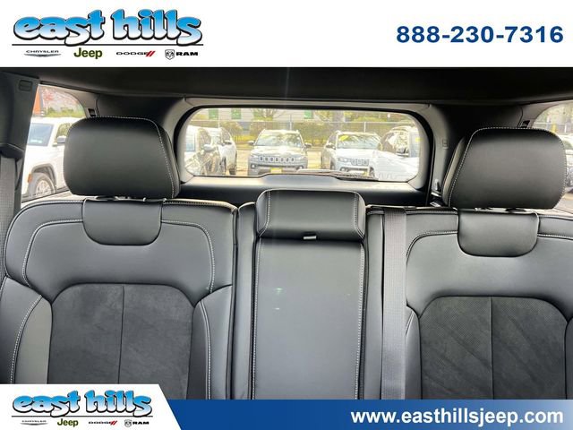 Used 2025 Jeep Grand Cherokee Altitude AWD/4WD image 36