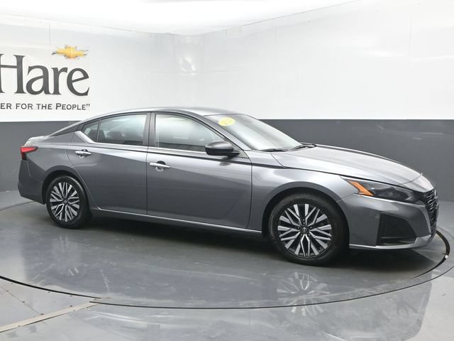 Used 2024 Nissan Altima 2.5 SV FWD image 1