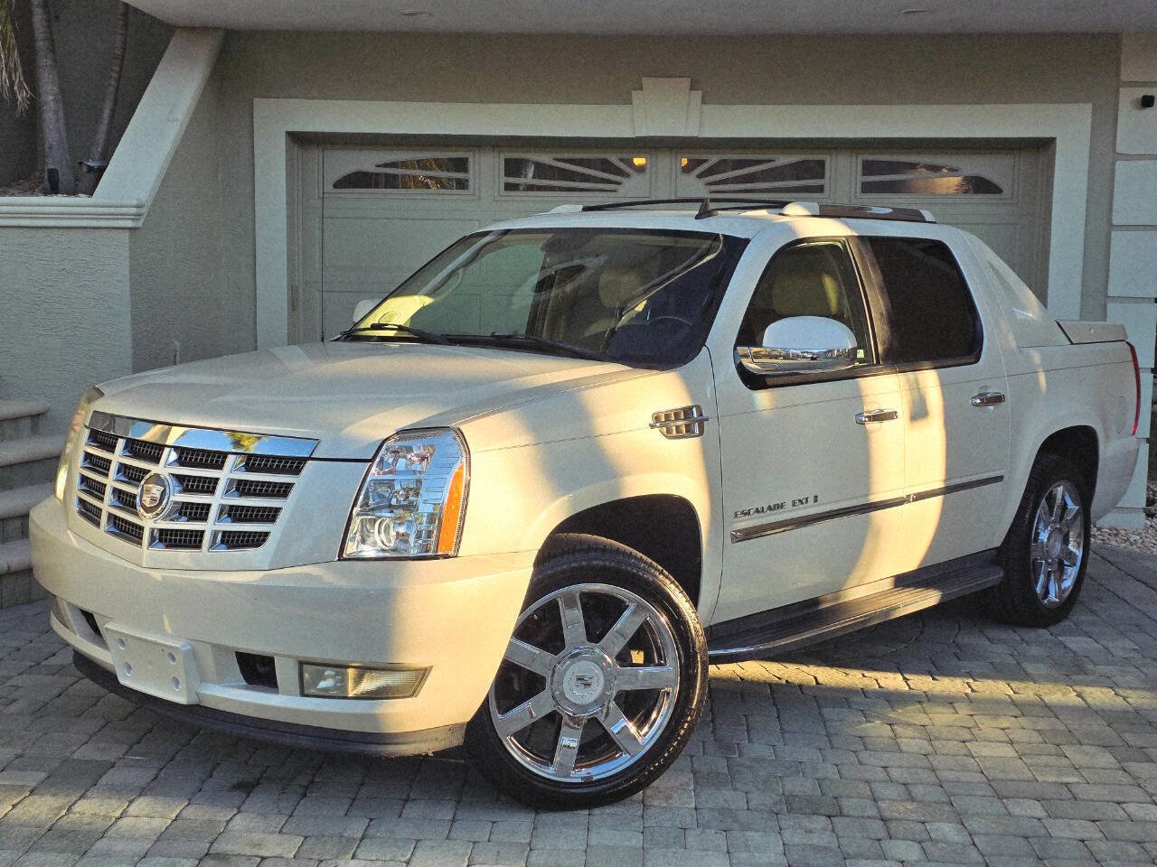 Used 2007 Cadillac Escalade EXT w/ Information Package image 3