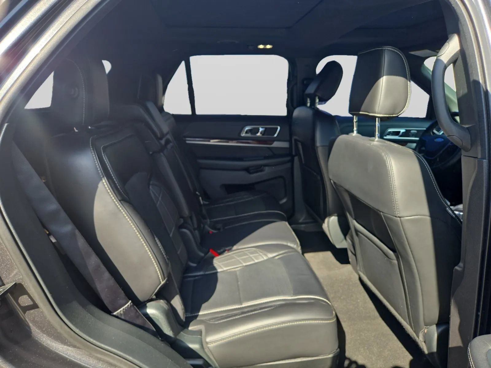 Used 2019 Ford Explorer Platinum image 33