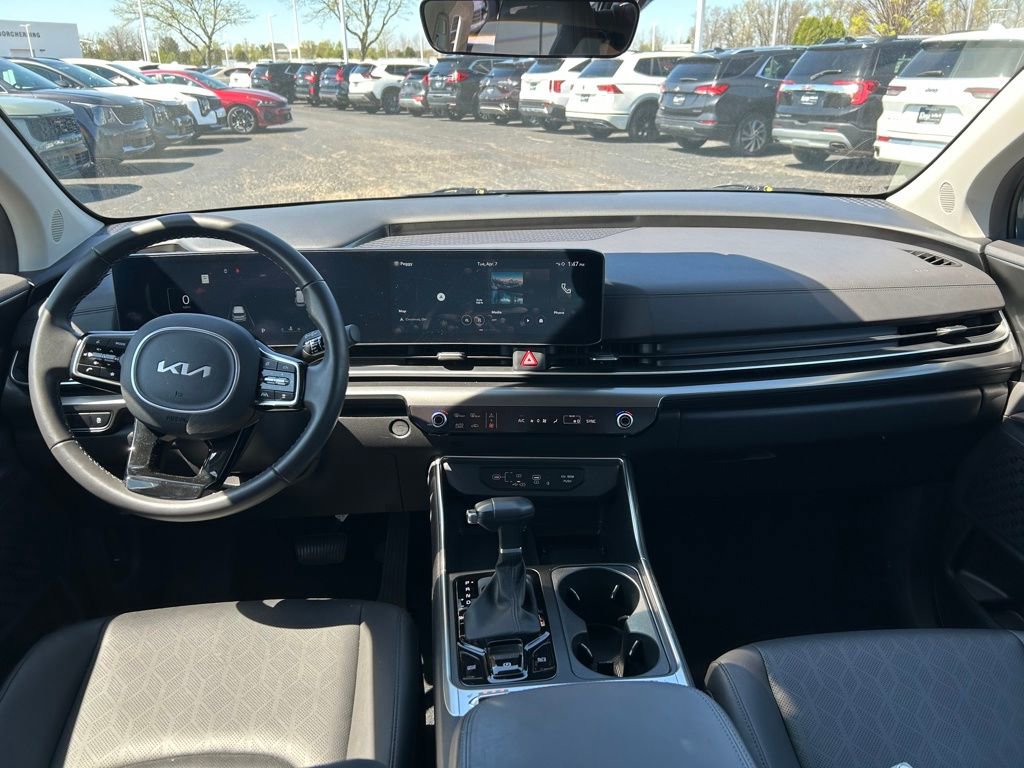Certified 2025 Kia Carnival SX image 9