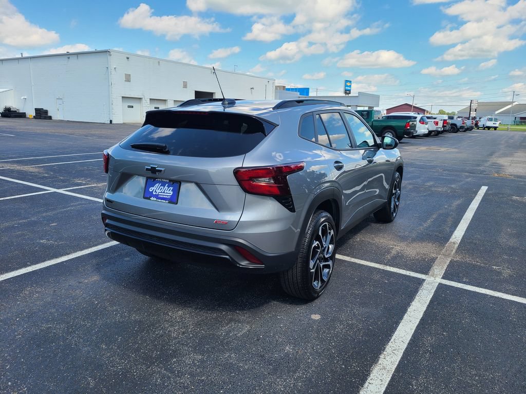 Used 2025 Chevrolet Trax RS FWD image 7
