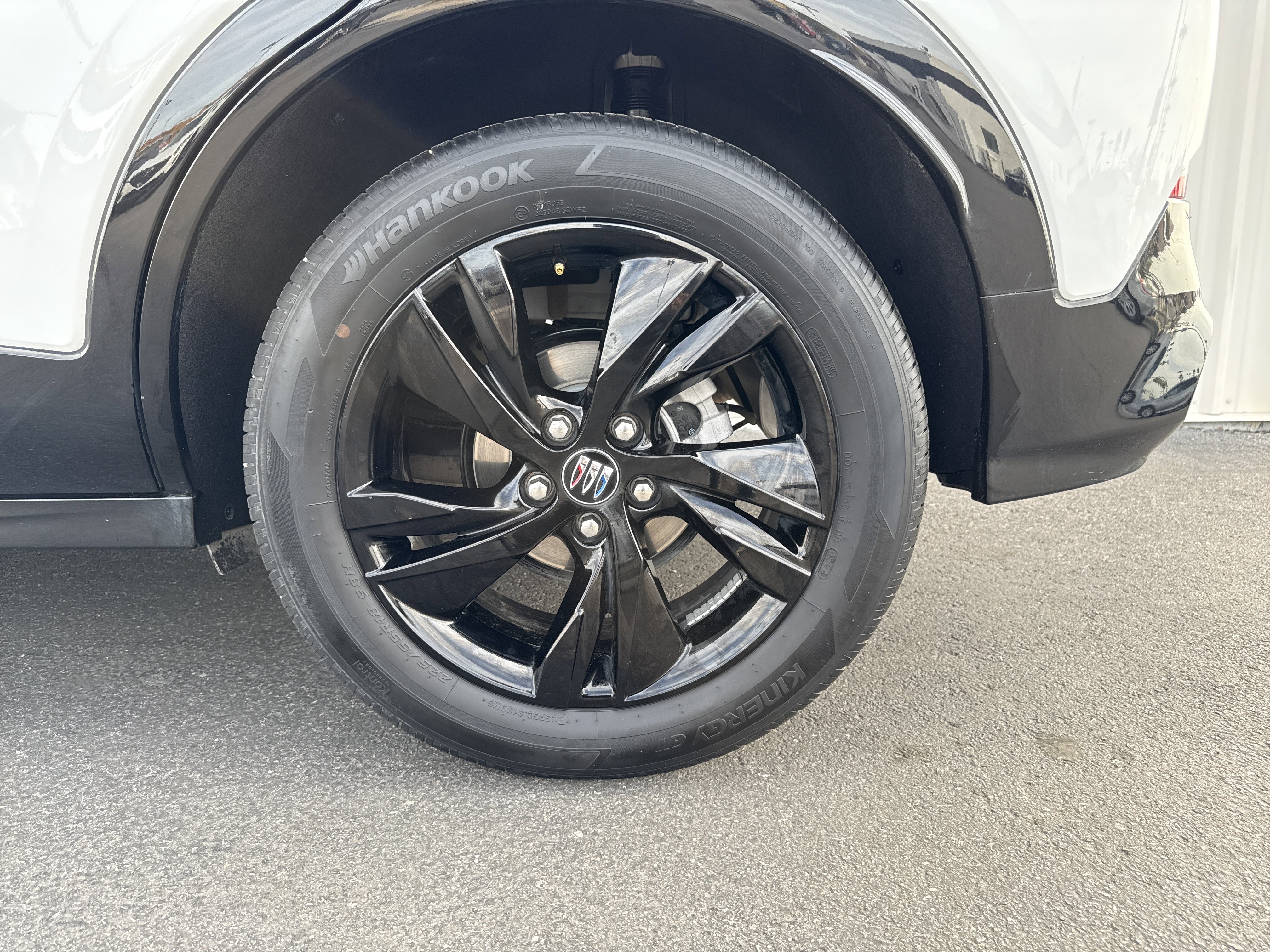 Used 2024 Buick Encore GX Sport Touring image 3