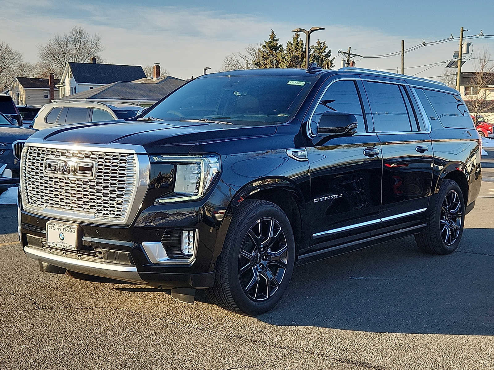 Used 2024 GMC Yukon XL Denali w/ Denali Reserve Package image 3