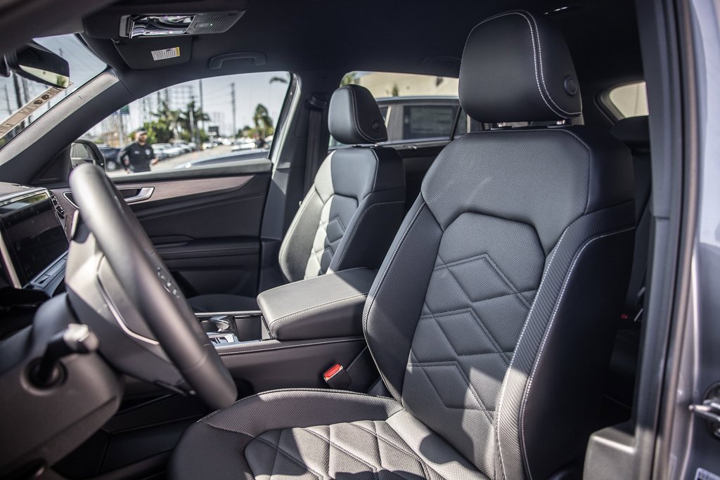 New 2026 Volkswagen Atlas Cross Sport SE image 8