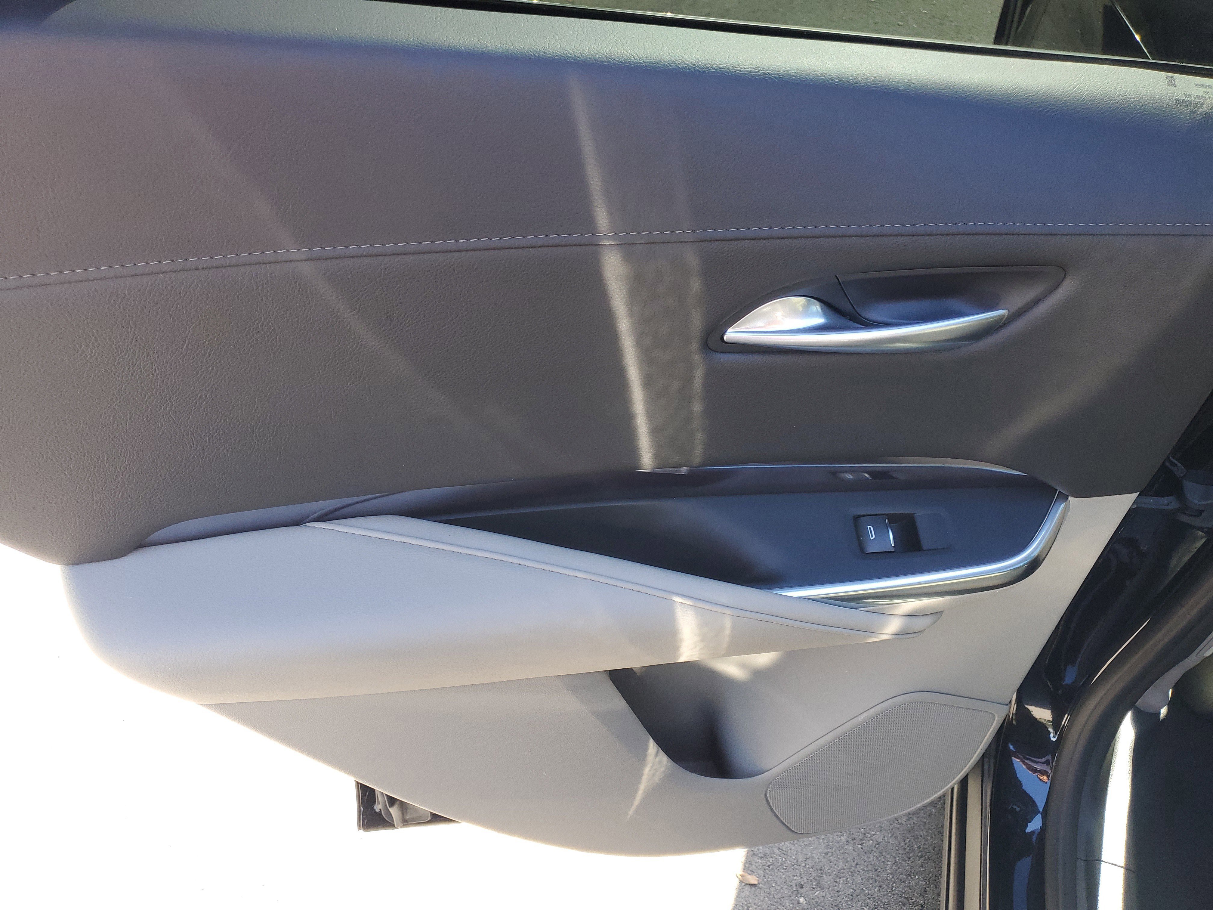 Used 2023 Cadillac XT4 Luxury w/ Cold Weather Package image 14