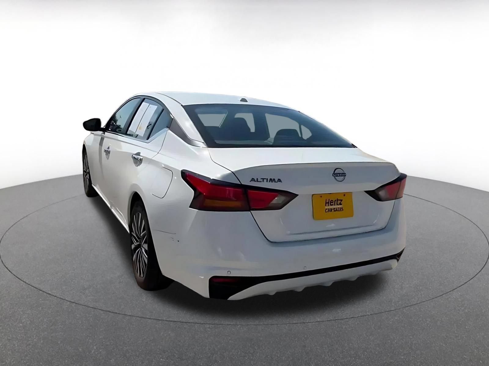 Used 2025 Nissan Altima 2.5 SV FWD image 11