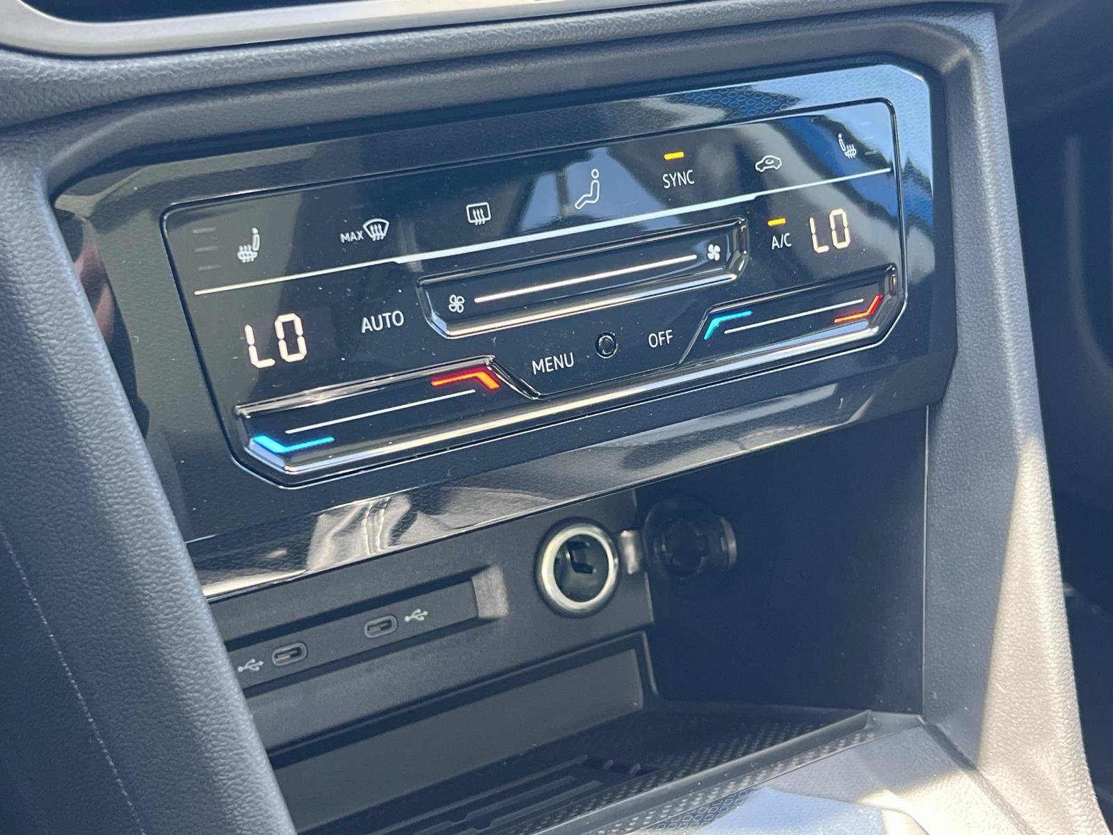 New 2026 Volkswagen Taos SE FWD image 15