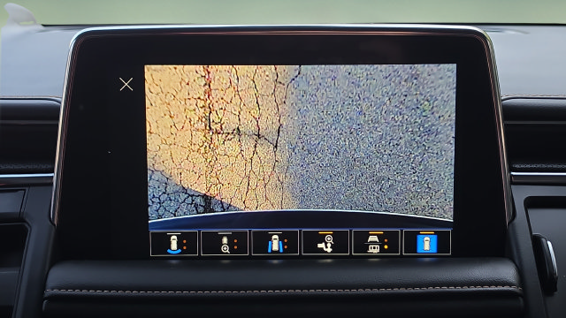 Used 2022 GMC Yukon XL AT4 w/ Technology Package AWD/4WD image 28
