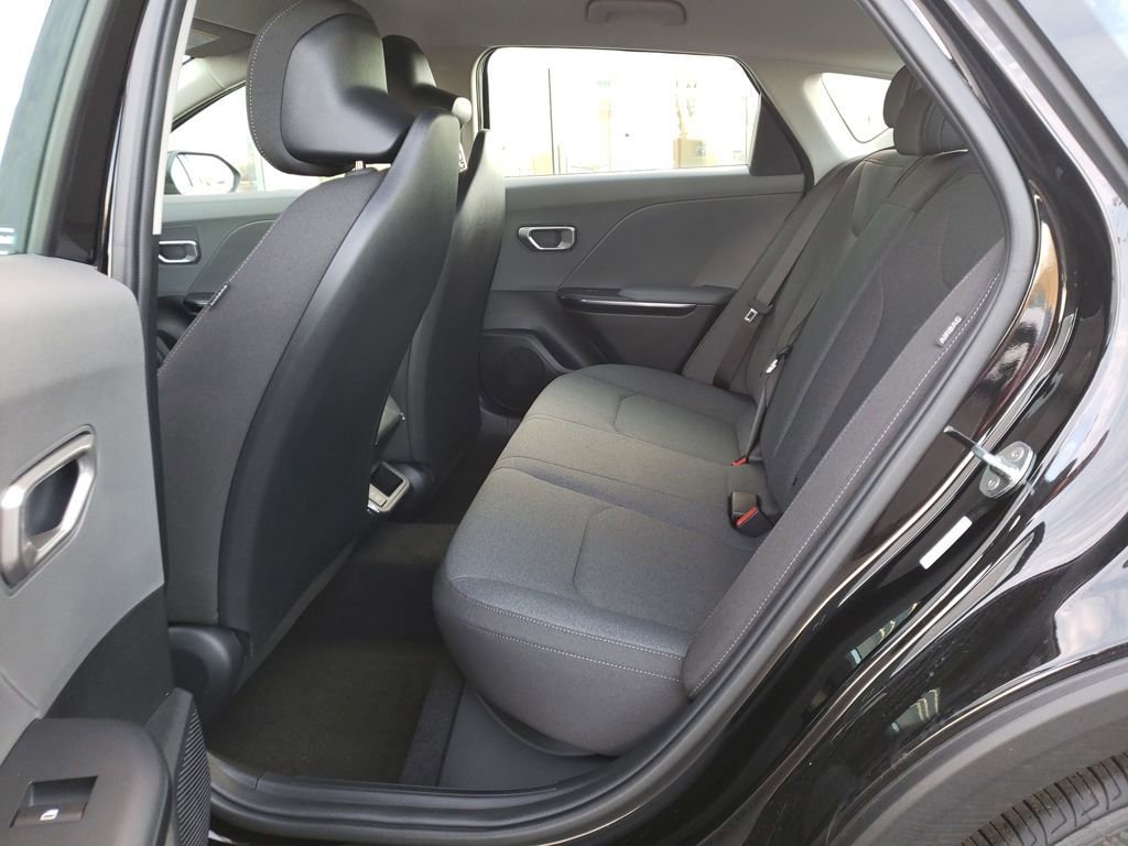 New 2025 Kia K4 LXS image 24