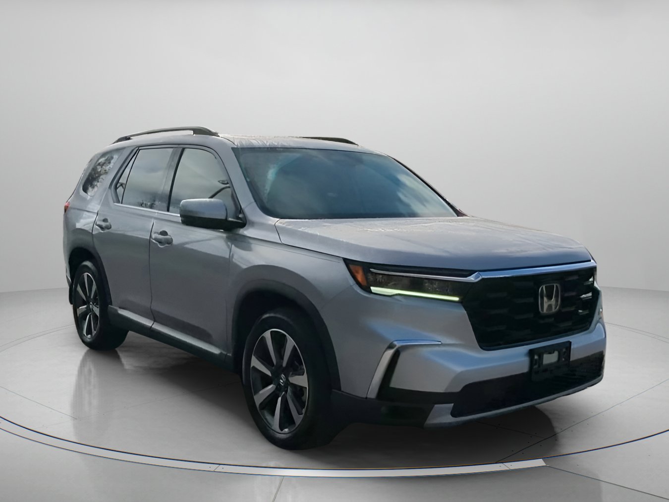 Used 2024 Honda Pilot Touring image 3