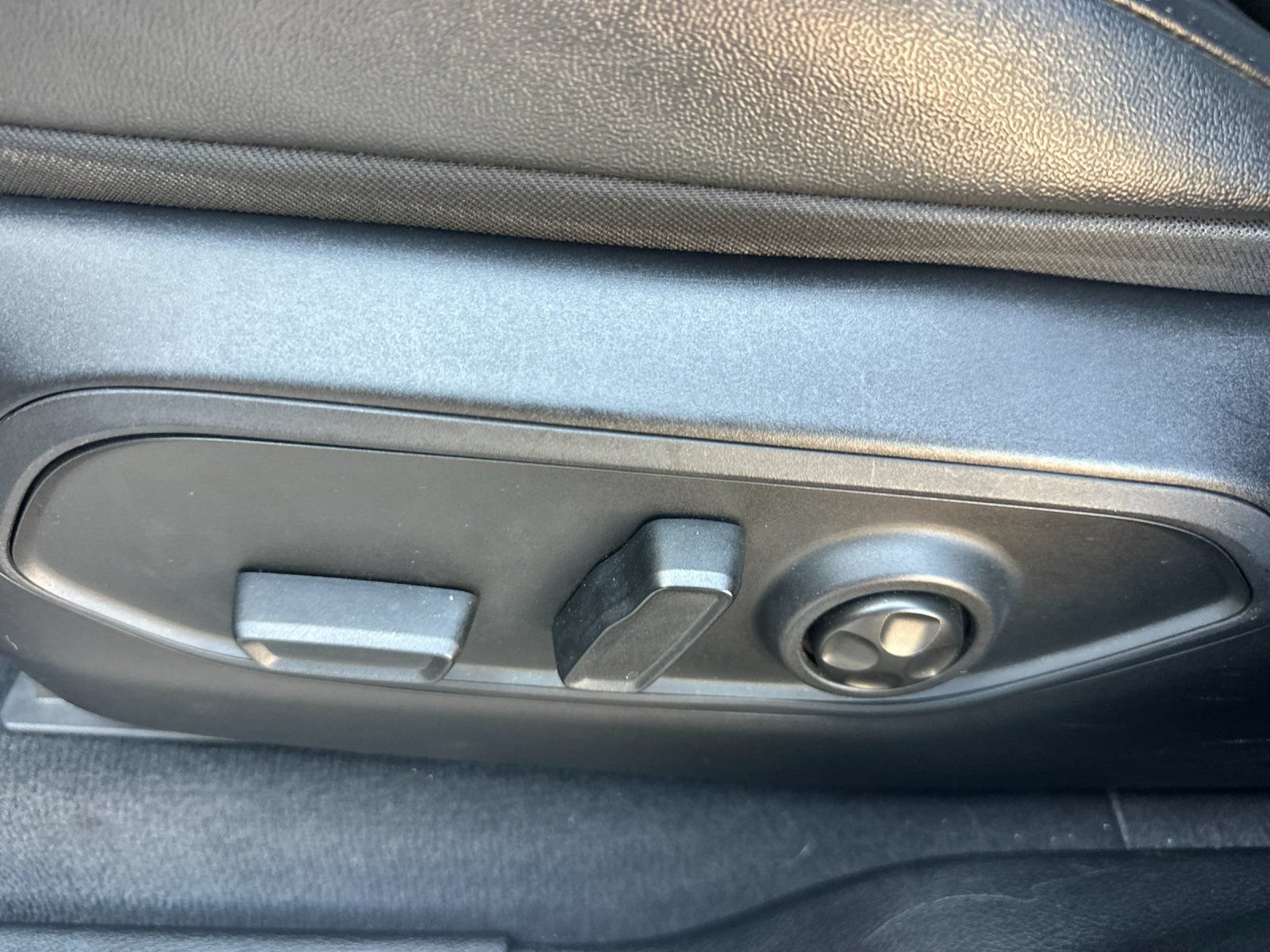 Used 2023 Jeep Grand Cherokee Altitude RWD image 13