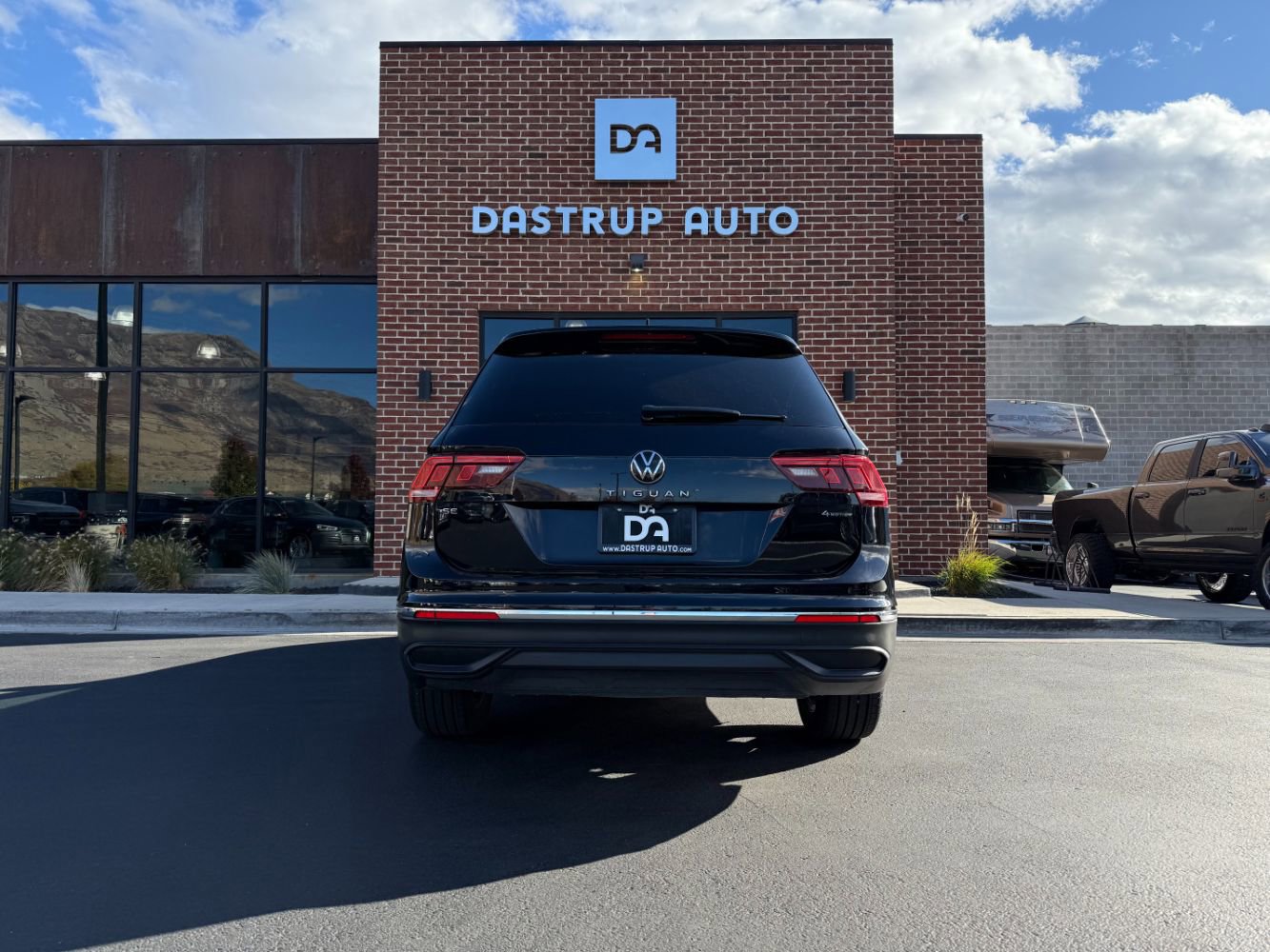 Used 2023 Volkswagen Tiguan SE image 6