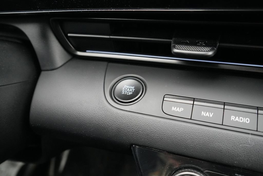 Certified 2025 Hyundai Elantra SEL FWD image 28