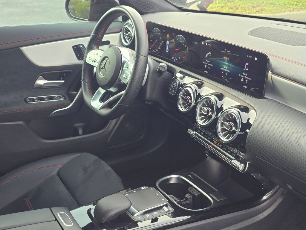 Used 2022 Mercedes-Benz CLA 250 4MATIC image 28