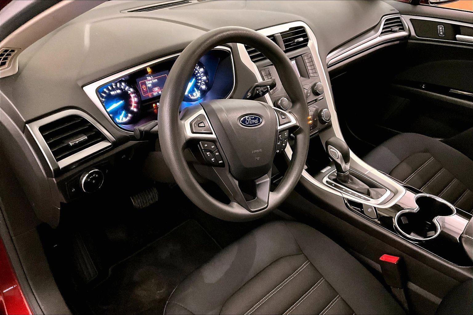 Used 2015 Ford Fusion SE image 13