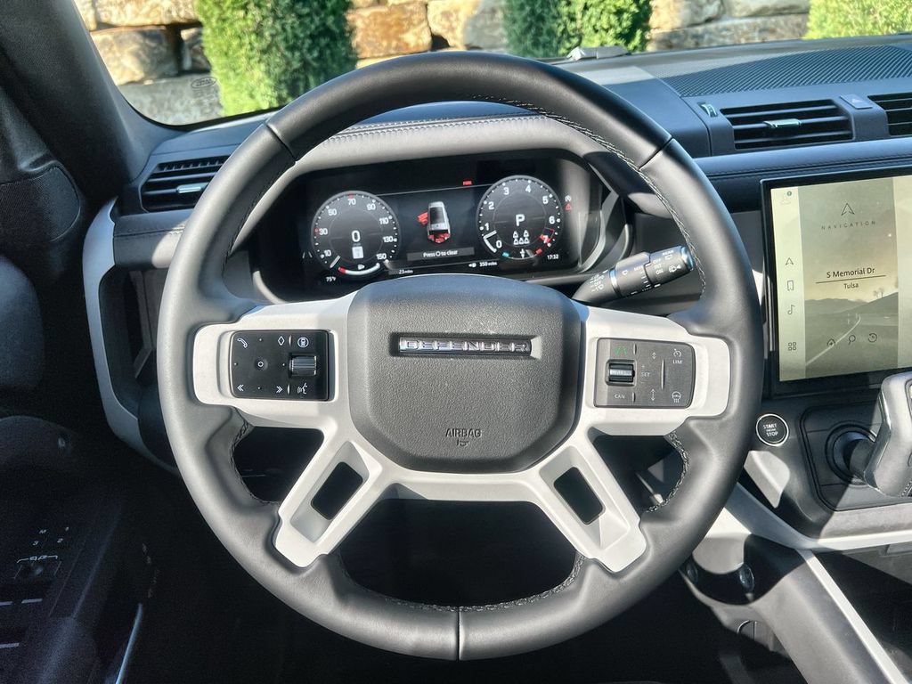 Used 2026 Land Rover Defender 130 X-Dynamic SE AWD/4WD image 23