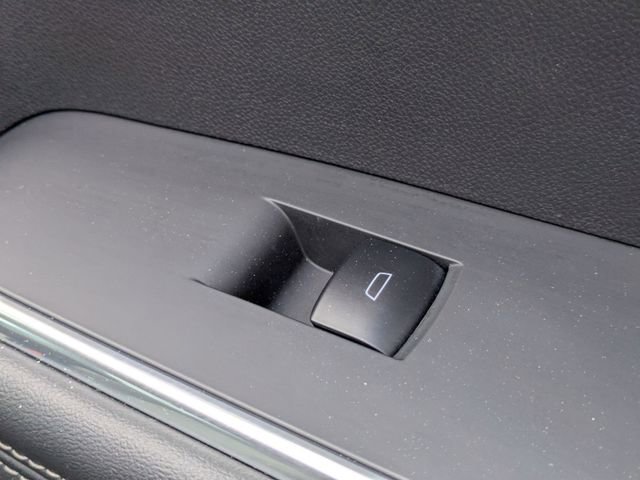 Used 2025 GMC Acadia Elevation image 39