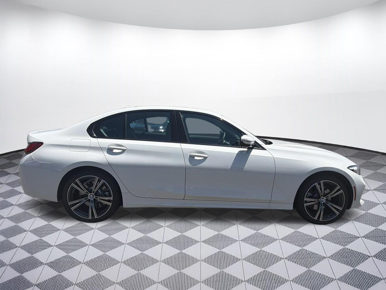 Used 2023 BMW 330i Sedan w/ Driving Assistance Package RWD image 8