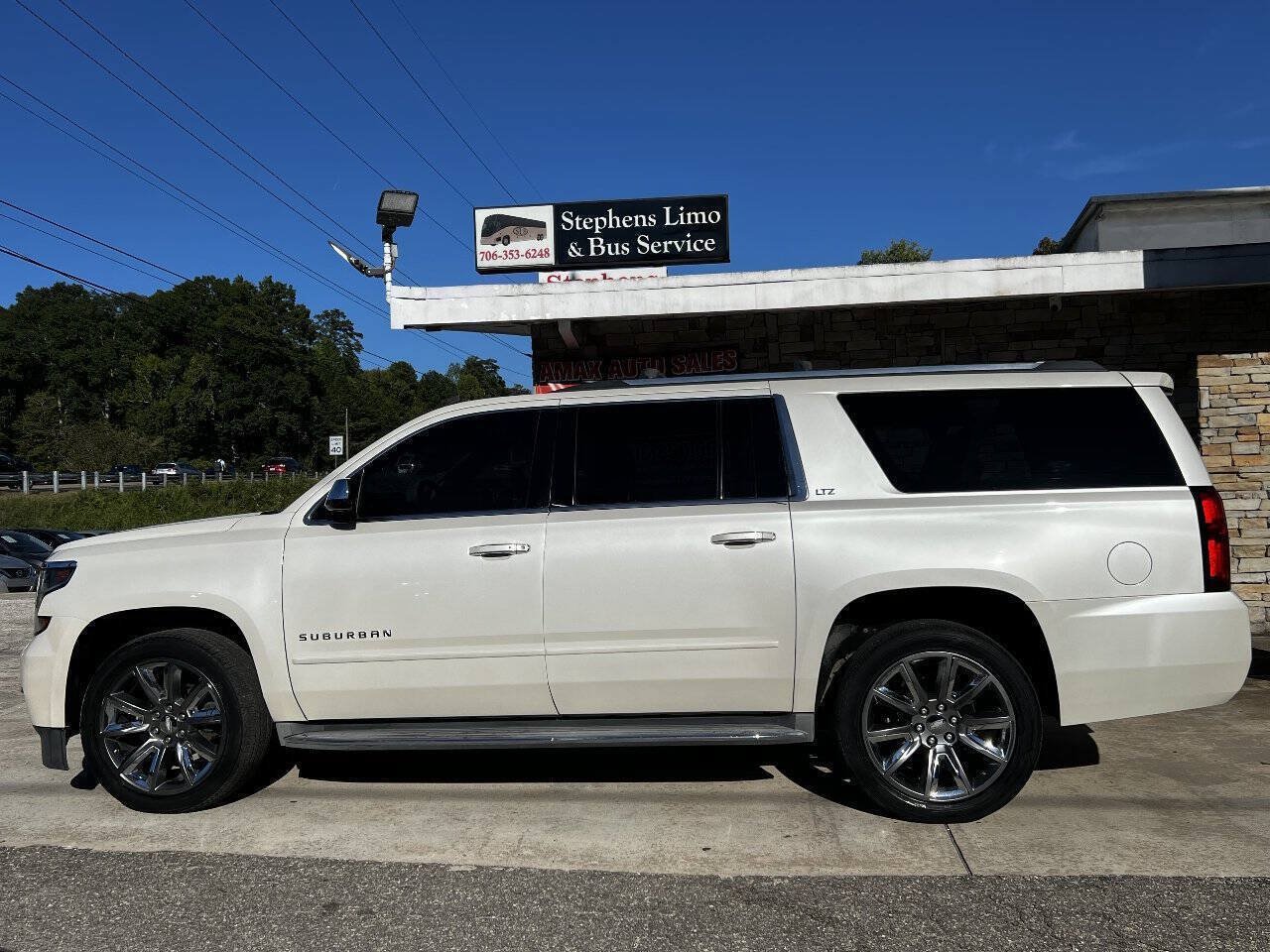 Used 2015 Chevrolet Suburban LTZ RWD image 3