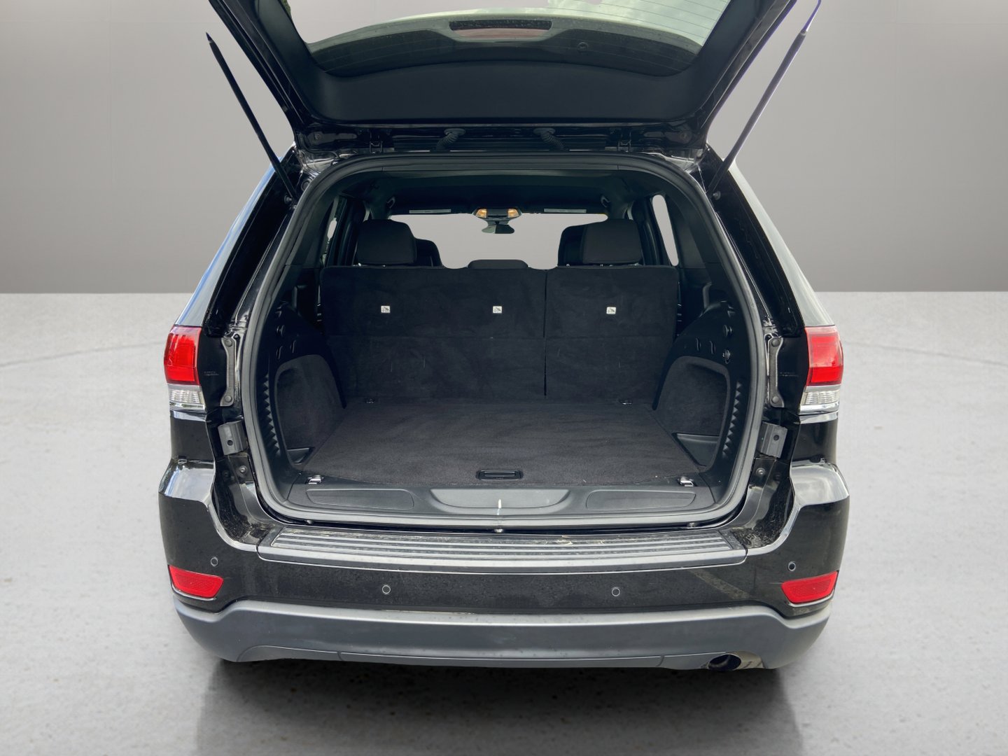 Used 2020 Jeep Grand Cherokee Laredo image 7