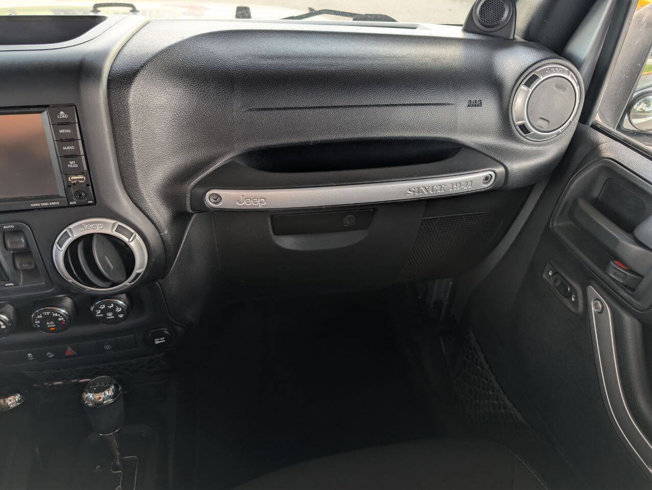 Used 2014 Jeep Wrangler Unlimited Sahara w/ Connectivity Group image 23