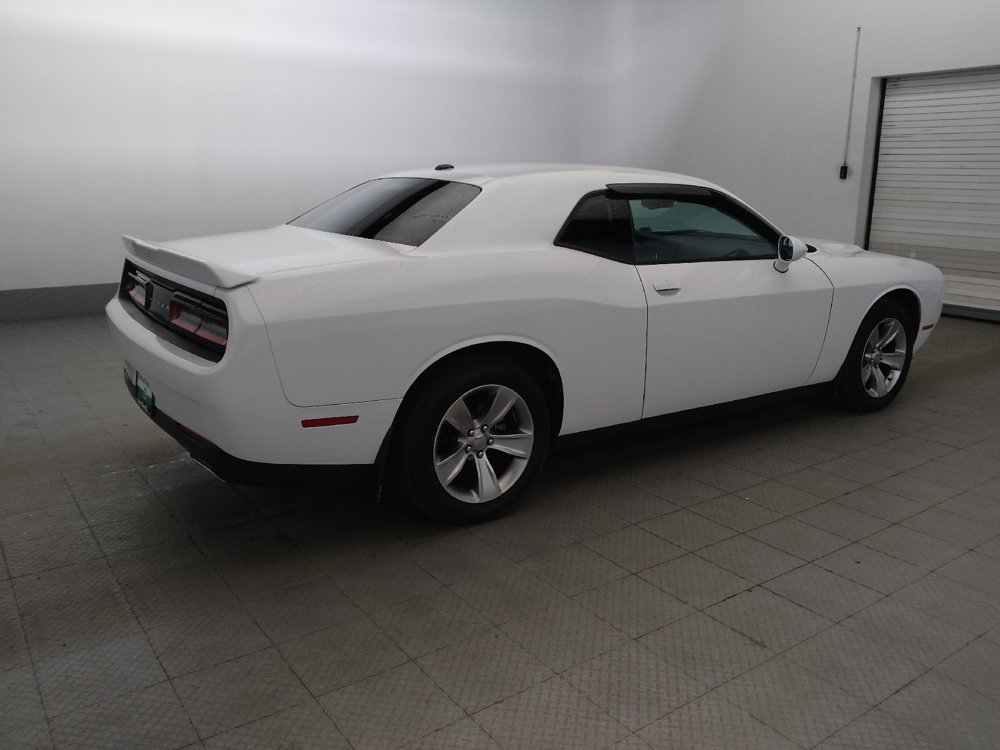 Used 2021 Dodge Challenger SXT w/ Driver Convenience Group RWD image 10