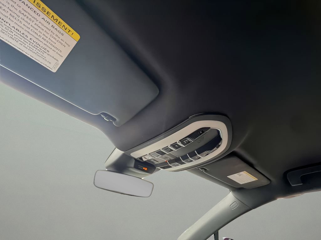 Used 2024 Porsche Macan T AWD/4WD image 23