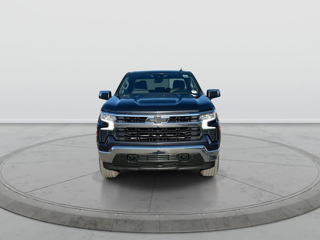 Used 2022 Chevrolet Silverado 1500 LT AWD/4WD image 3