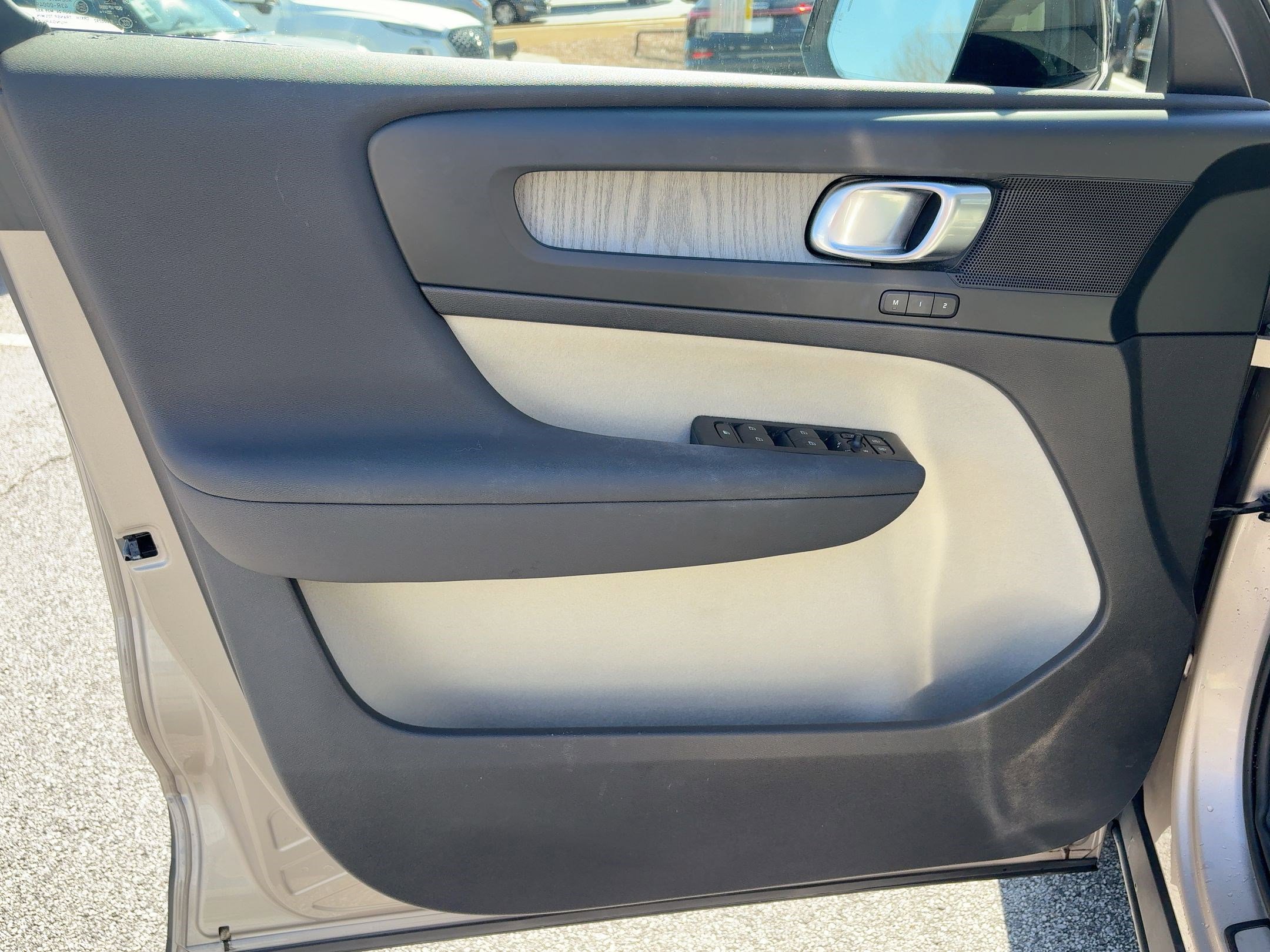 Used 2023 Volvo XC40 B5 Plus w/ Climate Package image 19