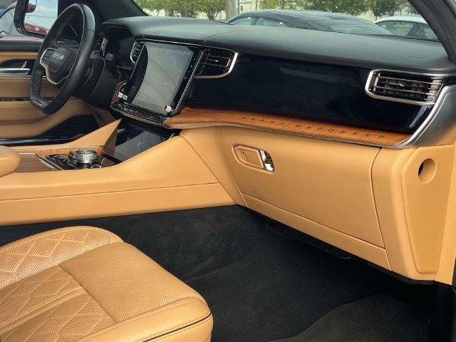Used 2023 Jeep Grand Wagoneer Series III AWD/4WD image 28