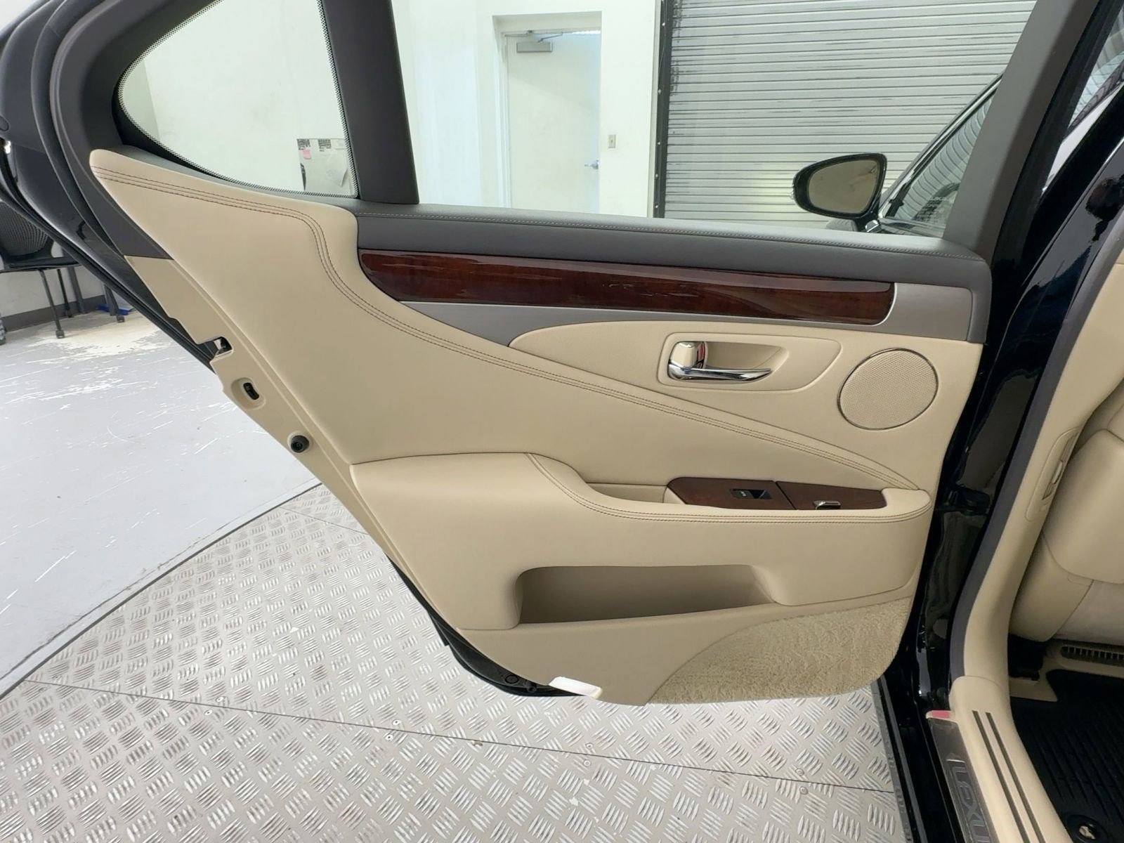 Used 2015 Lexus LS 460 w/ Comfort Package image 22