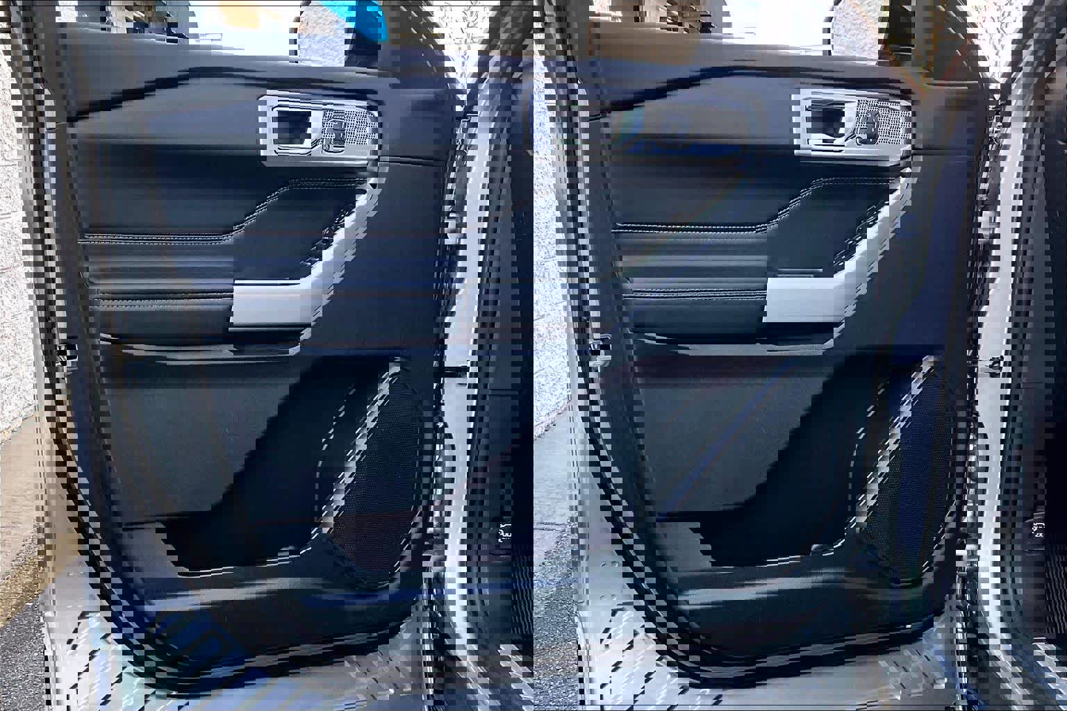 Used 2021 Ford Explorer Limited w/ Hybrid Equipment Group 310A image 22