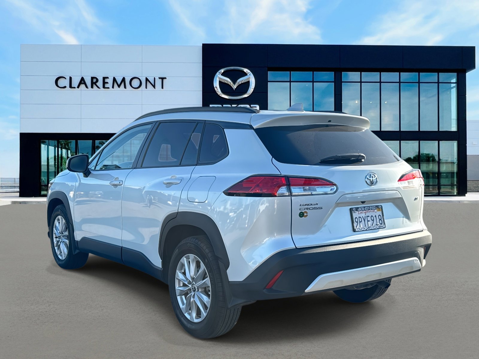 Used 2024 Toyota Corolla Cross LE image 6