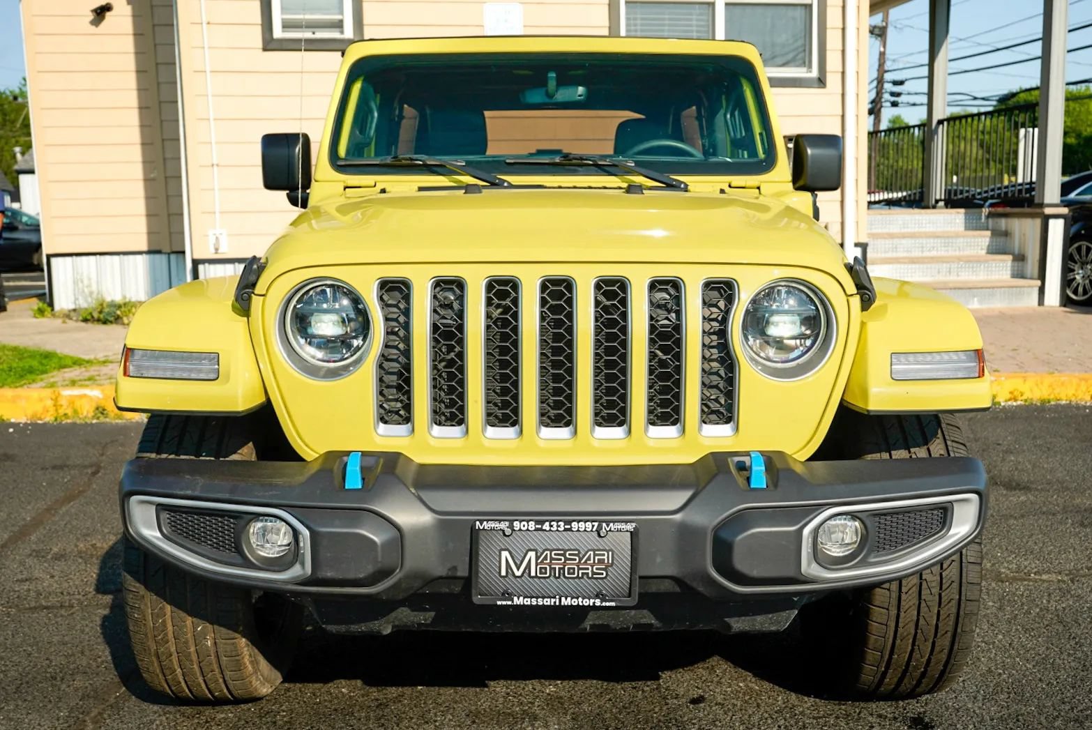 Used 2023 Jeep Wrangler Unlimited Sahara w/ Cold Weather Group AWD/4WD image 2
