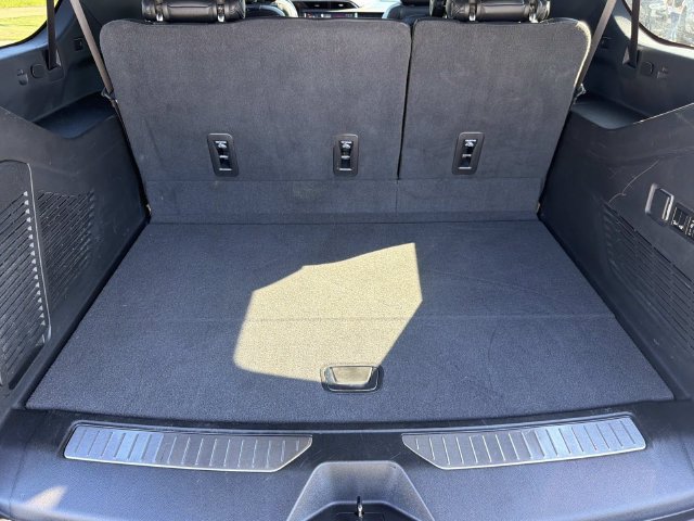Used 2022 GMC Yukon XL Denali RWD image 26