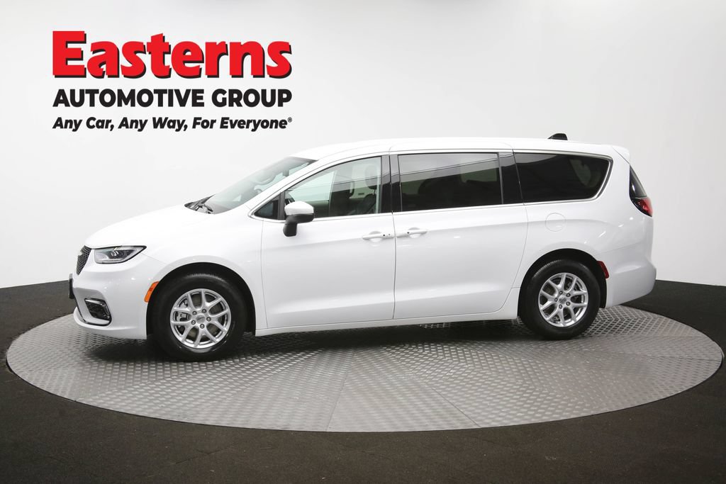 Used 2023 Chrysler Pacifica Touring-L FWD image 60