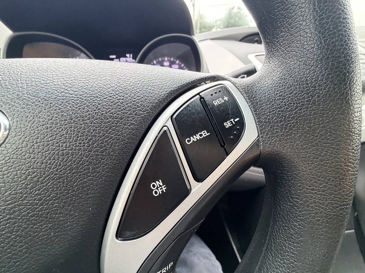 Used 2012 Hyundai Elantra GLS w/ Preferred Pkg 3 FWD image 9