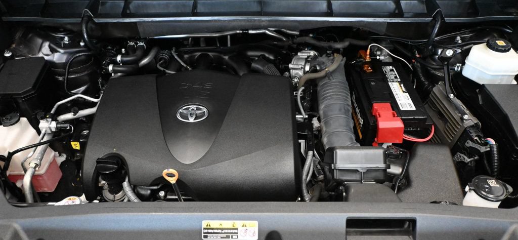 Used 2020 Toyota Highlander L FWD image 19