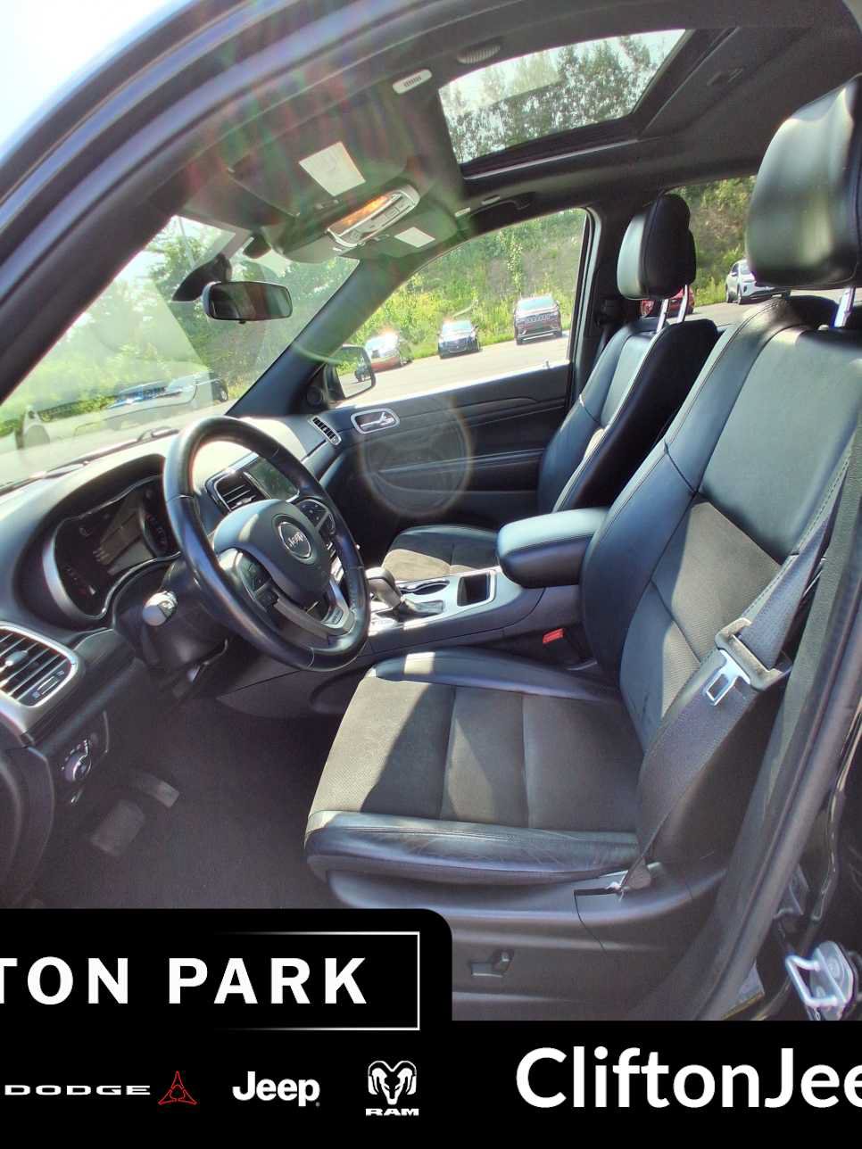 Used 2021 Jeep Grand Cherokee Laredo X AWD/4WD image 10