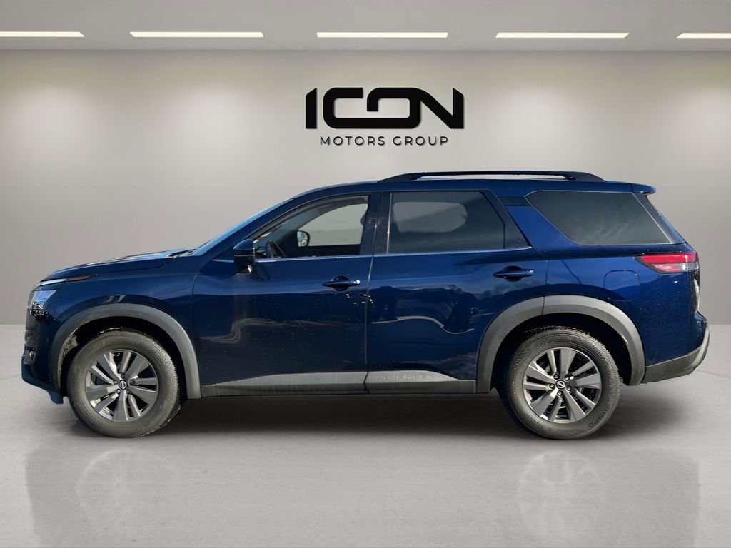 Used 2022 Nissan Pathfinder SV FWD image 2