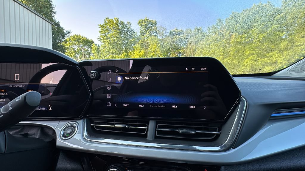 Used 2025 Chevrolet Trax LT FWD image 18