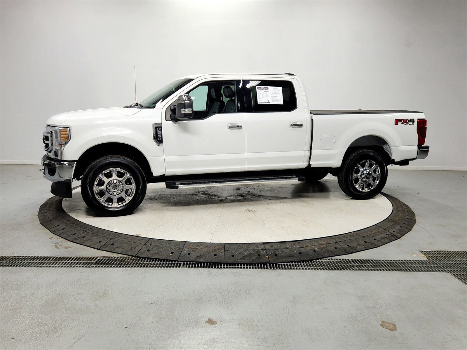 Used 2022 Ford F250 Lariat w/ Lariat Ultimate Package image 4