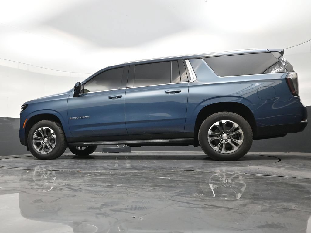 Used 2025 Chevrolet Suburban LT w/ Comfort Package RWD image 21