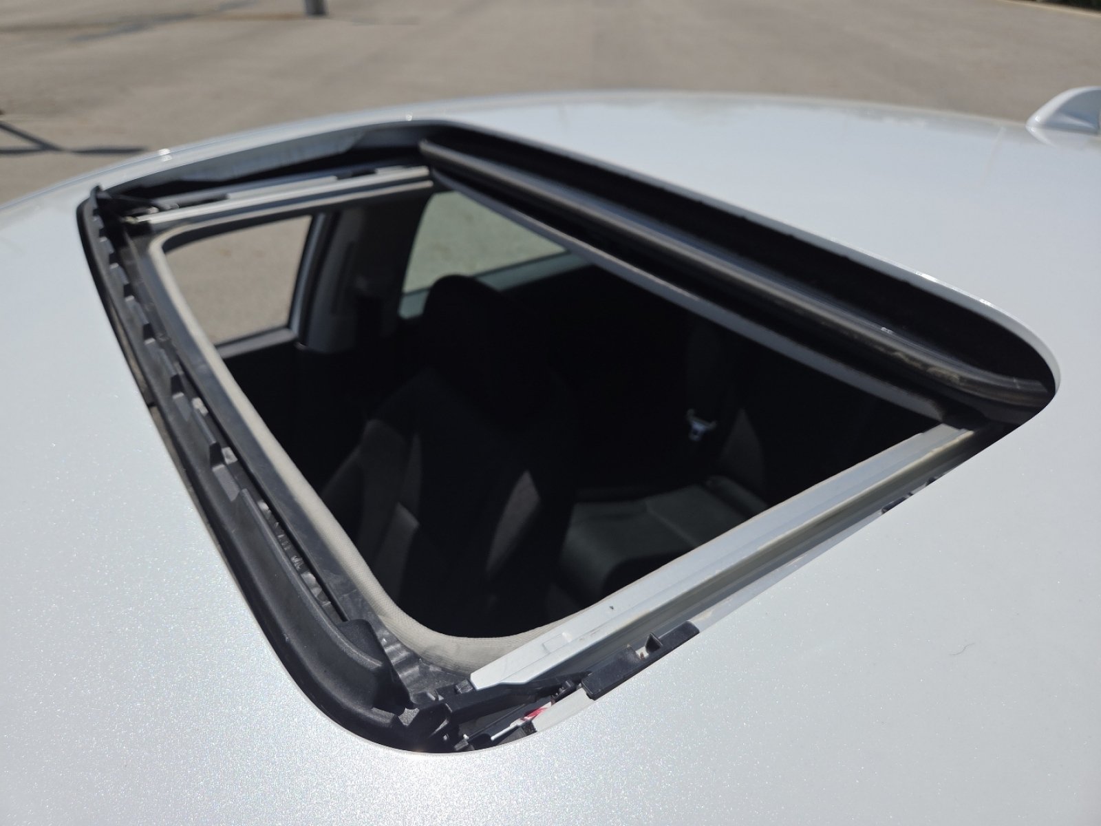 Used 2023 Honda Accord EX image 4