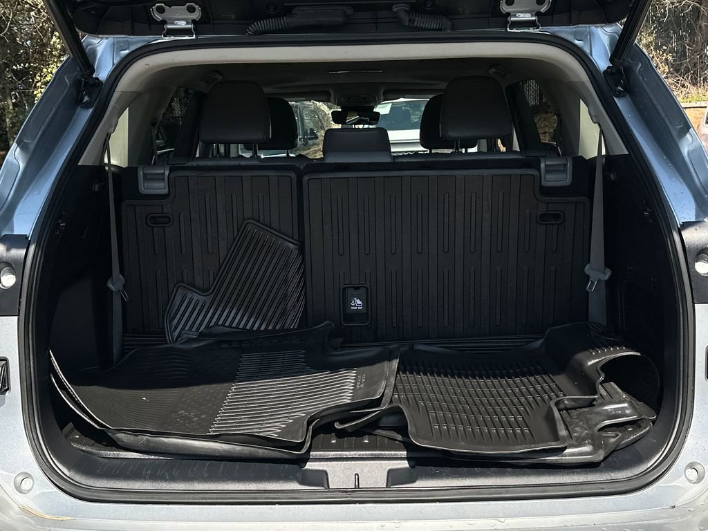Used 2023 Toyota Highlander XLE image 4