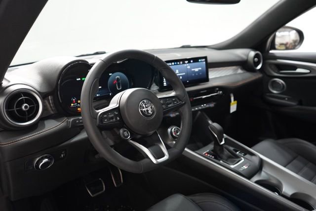 New 2025 Alfa Romeo Tonale w/ Premium Package image 14