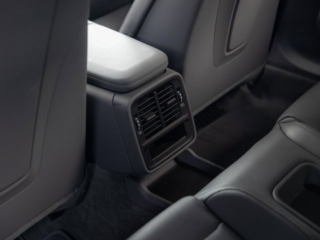 New 2025 Porsche Taycan image 30