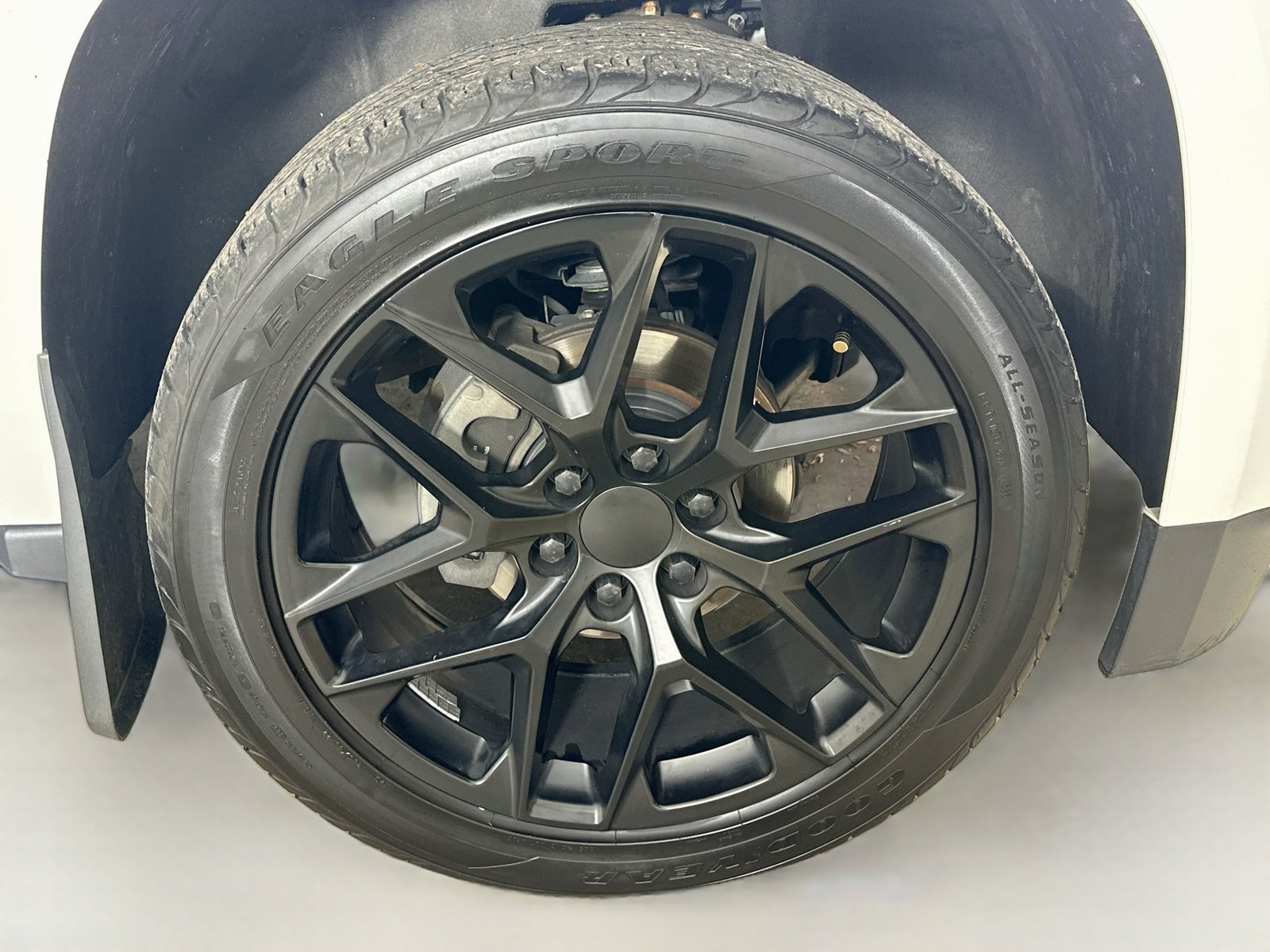 Used 2019 Chevrolet Tahoe Premier w/ RST 6.2L Performance Edition AWD/4WD image 10