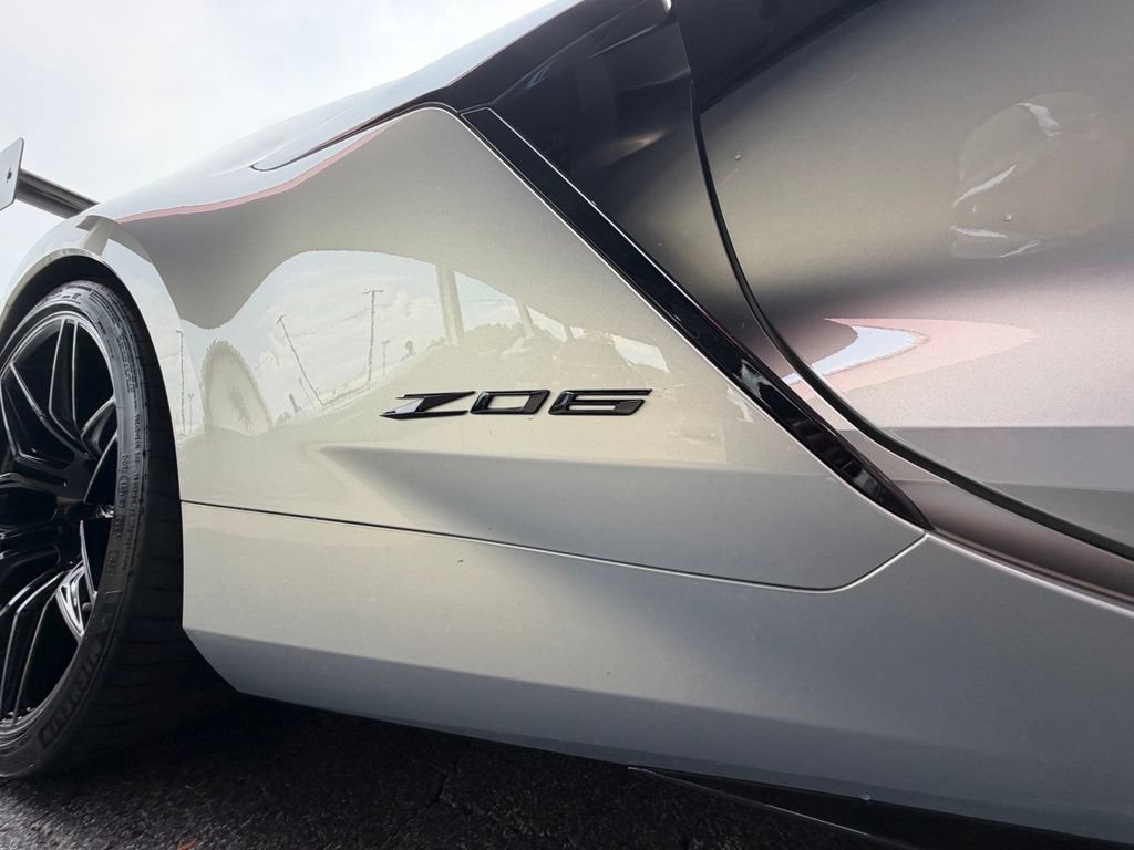 Used 2024 Chevrolet Corvette Z06 RWD image 9